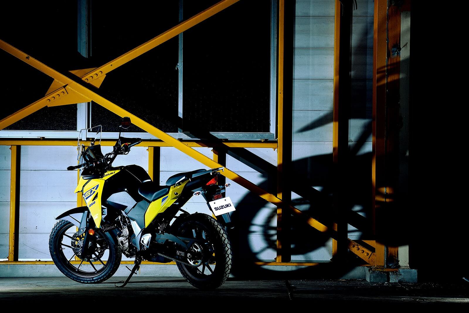 imgi_93_V-STROM_250SX_M3_Action_17